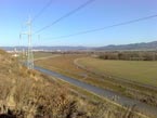 Nov koryto rieky Nitra po prekldke zo starho koryta, v pozad Prievidza