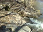 Rieka Nitra 17.03.2012 - voda z jazer vytek do rieky Nitra cez vpust do jazera